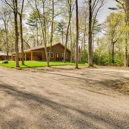 Hatfield Vacation Rental With Private Hot Tub!